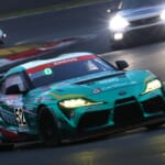 ダンロップコーナーはコース上もライトアップ