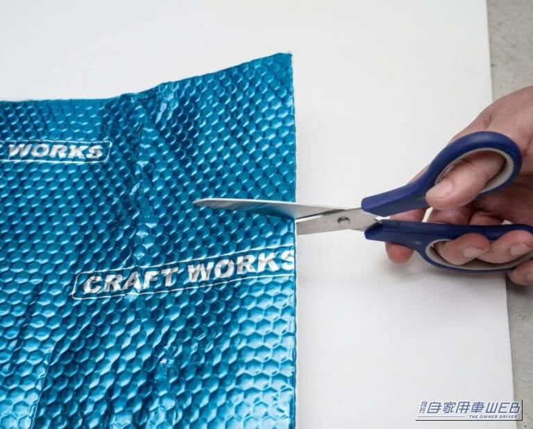 CRAFT WORKS「デッドニングシート」｜「どういう原理なの…」走りの質が劇変！ 幅広い車種に対応。初心者でも手軽に施工OK！［クラフトワークス デッドニングシート］