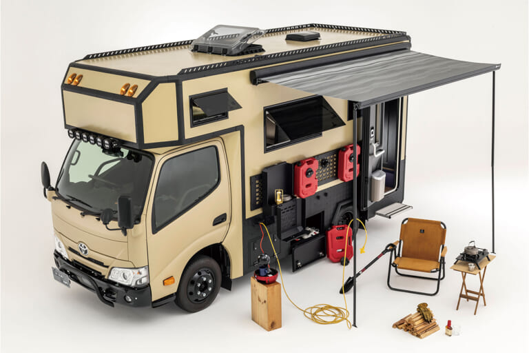 株式会社ダイレクトカーズ キャンピングカー トヨタ カムロード DN75｜「コレはスゴいわ…」トヨタ・カムロードがベースのキャンピングカー。この居住性はヤバすぎる！ もはや走るリビング！