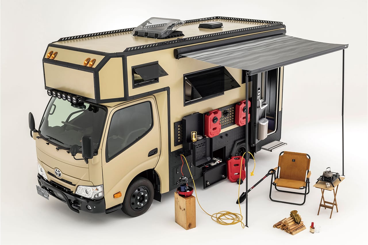 株式会社ダイレクトカーズ キャンピングカー トヨタ カムロード DN75｜「コレはスゴいわ…」トヨタ・カムロードがベースのキャンピングカー。この居住性はヤバすぎる！ もはや走るリビング！