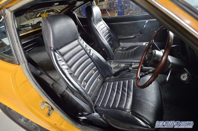 1971年式 日産 フェアレディZ432 車内 バケットシート ブラック｜「北米で高く評価」55年前 欧米勢を押しのけ大人気となった国産スポーツカー。美しいシルエットで今も海外・国内で高い人気をもつ名車を紹介