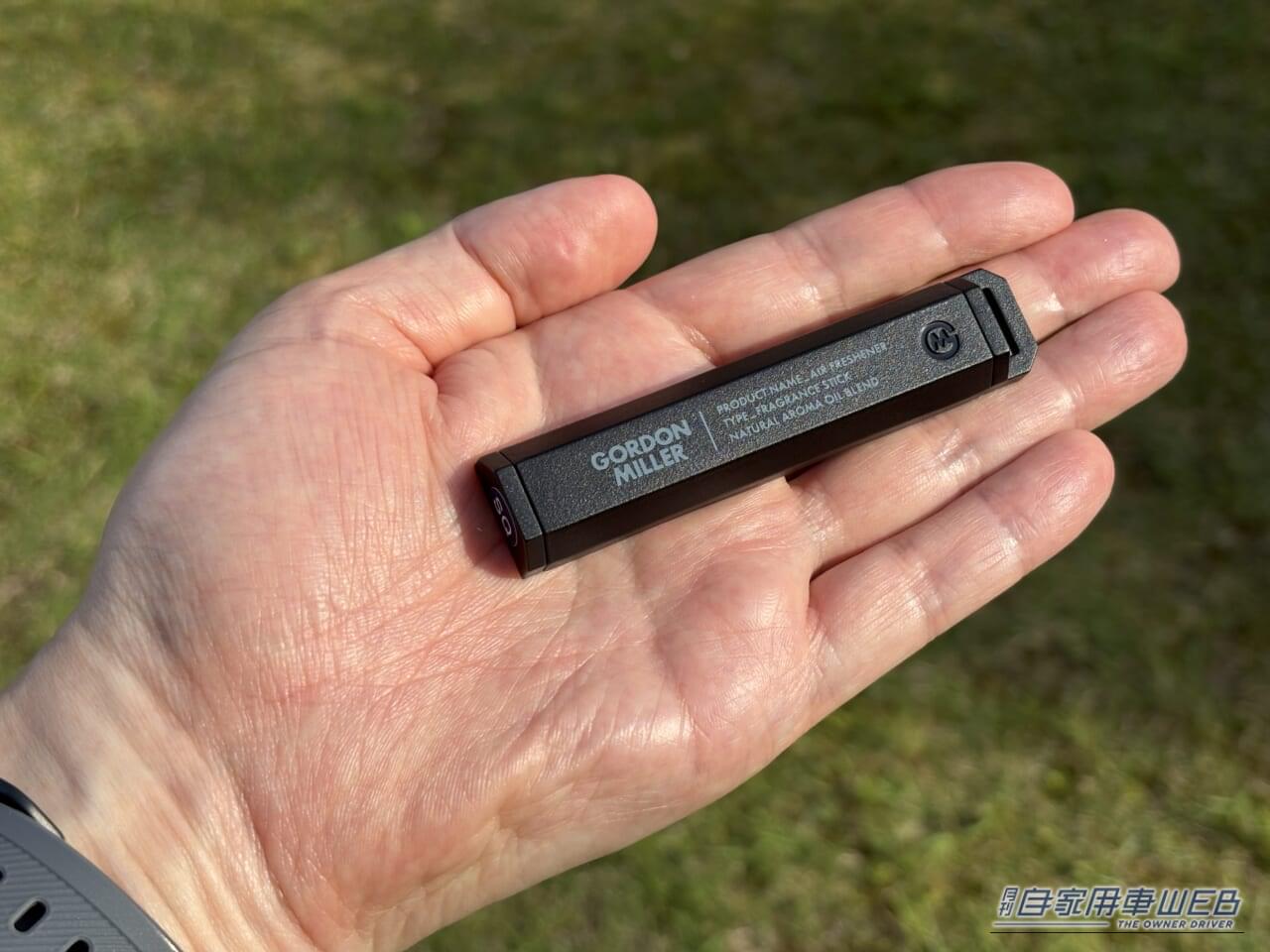 ゴードンミラー ACクリップ エアフレッシュナー スティックタイプ スカッシュ GM215｜「装着後スグに効果を実感」あらゆる車種に対応。愛車をさりげなくレベルアップさせるアイテムを紹介［ゴードンミラー ACクリップ エアフレッシュナー スティックタイプ］