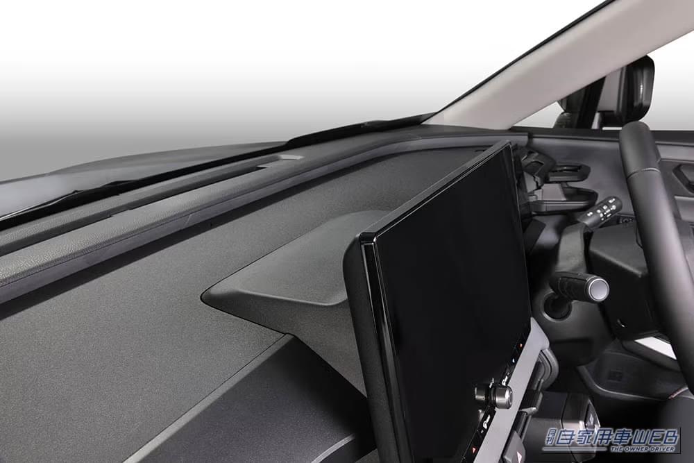 トヨタ 2026年式 RAV4 コンソール ナビモニター 裏側｜「デッドスペースにぴったりハマる」純正パーツのような美しい仕上がり！ 工具不要で簡単に装着可能。［カーメイト NZ276K RAV4専用ティッシュケース］