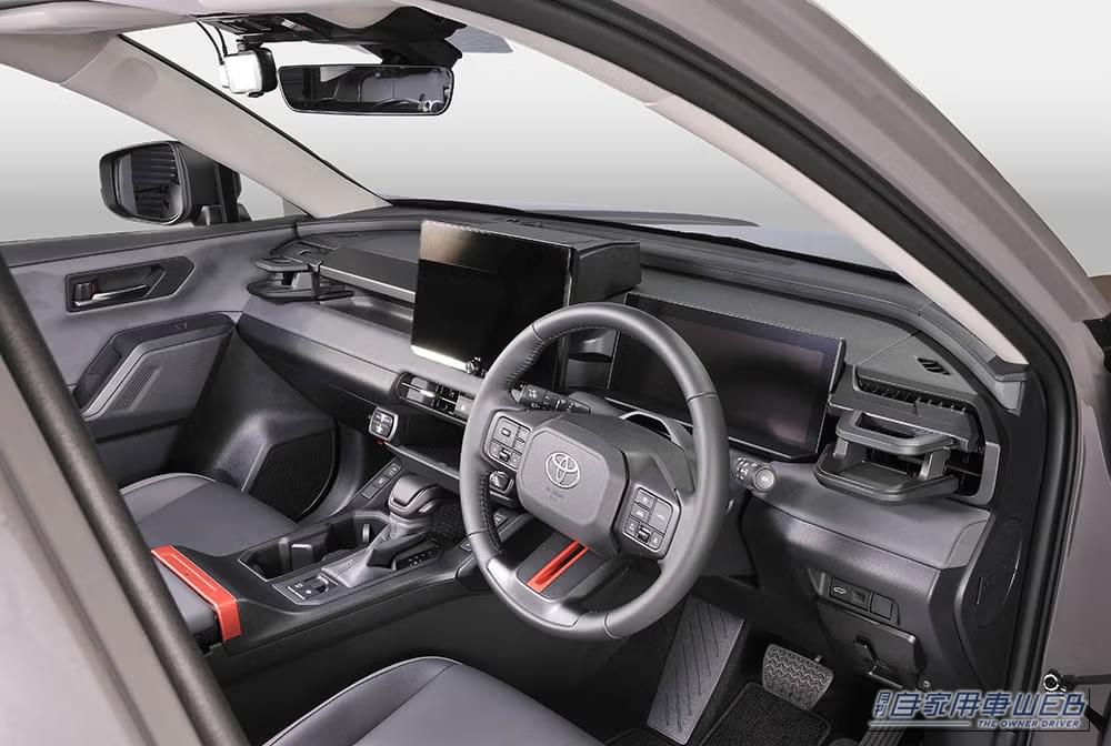 トヨタ 2026年式 RAV4 車内 カーメイト 専用パーツ取り付け例｜「デッドスペースにぴったりハマる」純正パーツのような美しい仕上がり！ 工具不要で簡単に装着可能。［カーメイト NZ276K RAV4専用ティッシュケース］