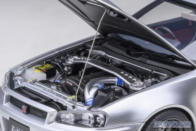オートアート製1/18スケールモデルカー 日産 NISMO R34 GT-R Z-tune シルバー ボンネット エンジンルーム RB26DETT改Z2｜「ウソだろ…実車かと思った」R34 GT-Rの超リアルな1/18モデルカー。シルバーのボディカラーが美しい！ オートアート製「NISMO Z-tune」