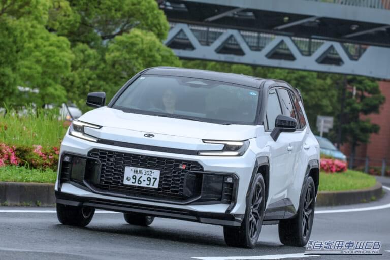 2026年 トヨタ 6代目 RAV4 GRスポーツ 白ボディ 走行シーン|抜群の安定感が頼もしい。新型RAV4PHEV公道試乗【エコと走りは両立できる】
