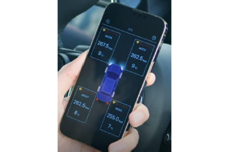 タイヤ空気圧センサー（キャップ式）TPMS PMC-0001 太平洋工業 スマートフォンアプリ｜「ヤバ…これナシでよく走れるわ…」欧米や中国では搭載が義務化されたTPMS。日本の未対応車にも1分で取付可能なアイテムを紹介。あらゆる車種に装着可能