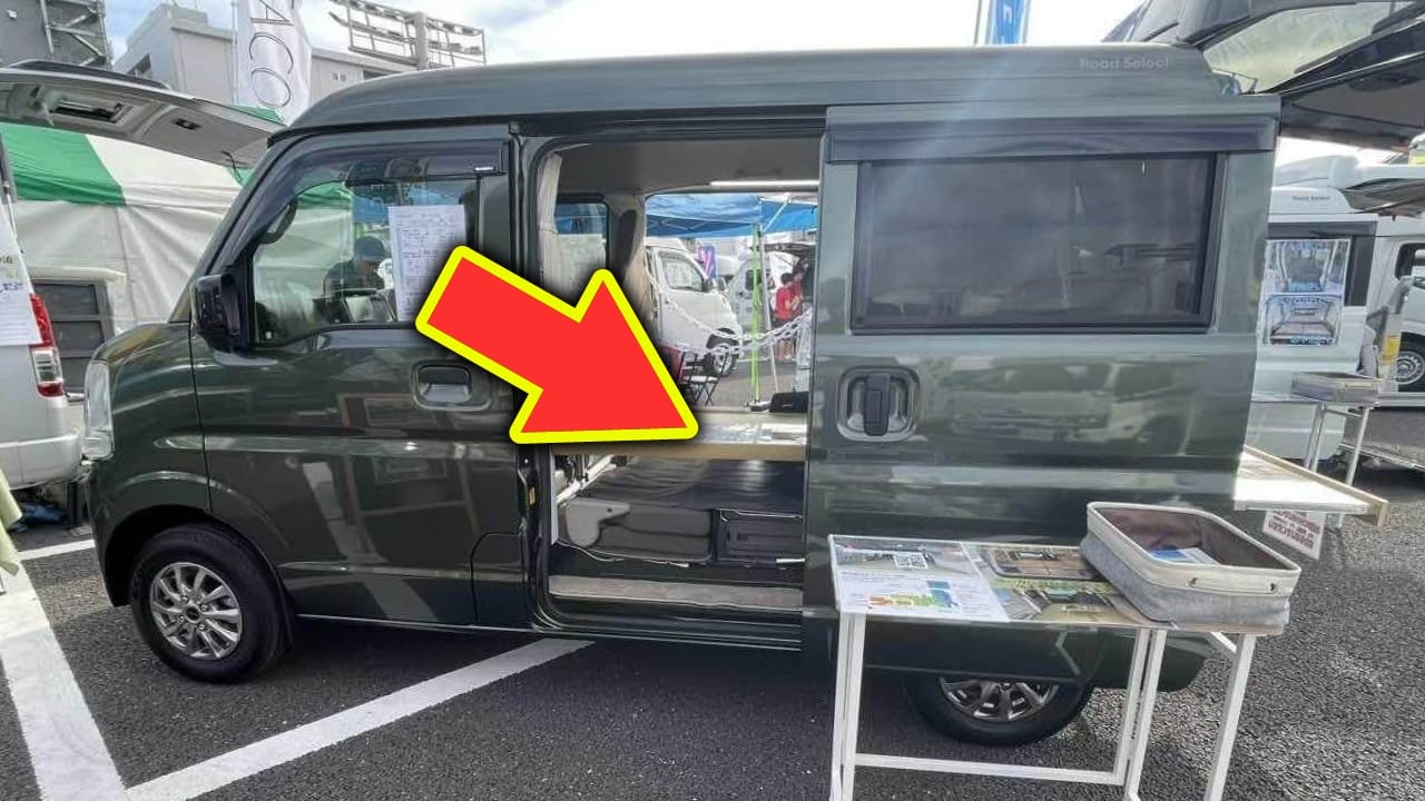 軽自動車の中は「これ家じゃん」スライドドアを開けると…驚いた。畳や多段ベッドを装備。大人2人が足を伸ばしてくつろげる本格車中泊モデル。