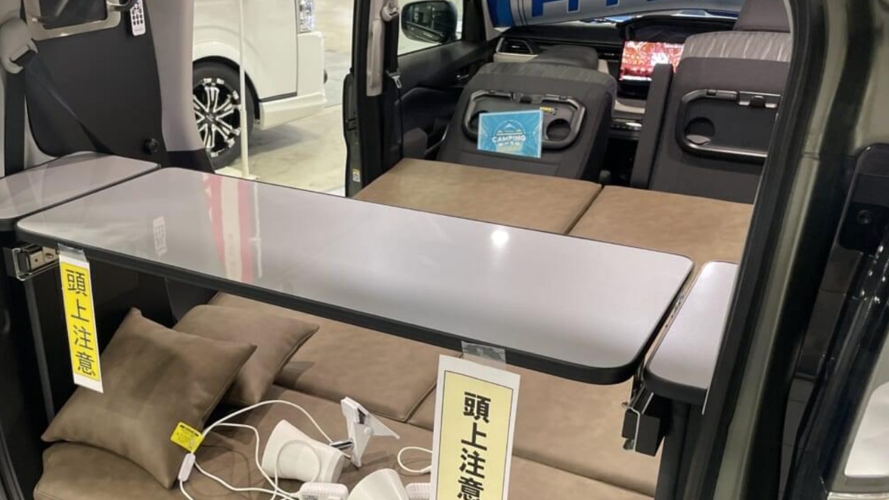 結局「これくらいがちょうど良い」コンパクトワゴンで、こんなに広いか。防音断熱加工の天井とフルフラットマットを装備した理想的な一台。
