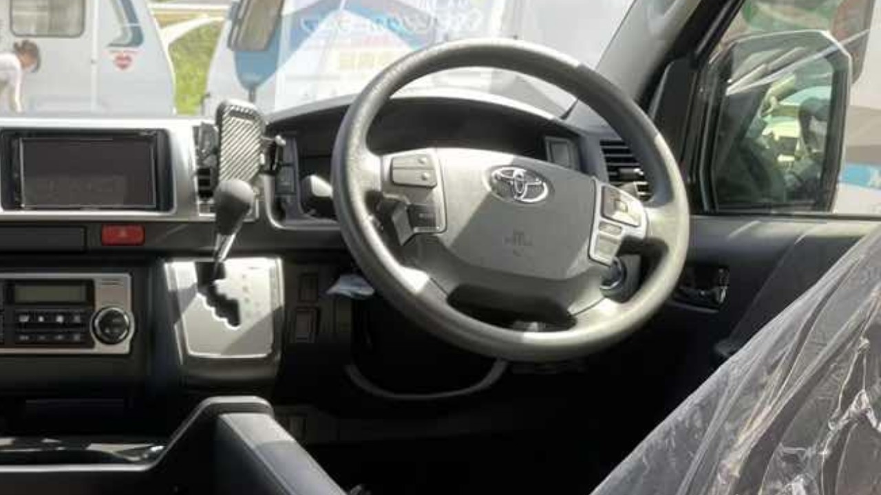 優秀すぎるトヨタ車「しかも、チャイルドシートOK」家族全員が寝られる、最強すぎるキャンパーの全貌。