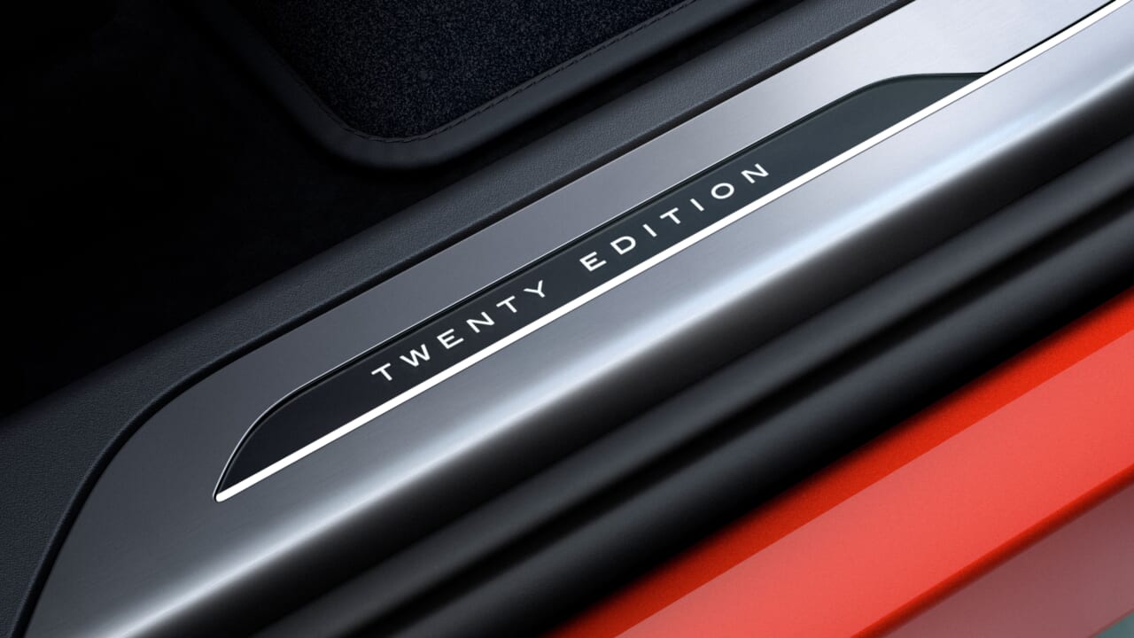 ｜レンジローバースポーツ誕生20周年。オレンジに輝くメモリアルモデル「TWENTY EDITION」日本上陸