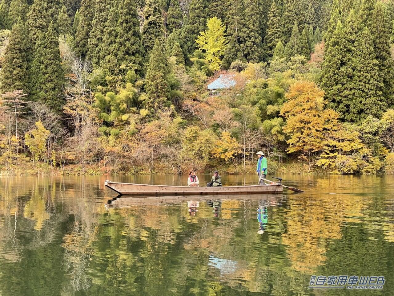 紅葉時の霧幻峡の渡し|奥会津金山町で6月に開催! 只見川を彩る、一夜限りのランタンと幻想の渡し舟を体験しよう‼【ドライブにおすすめ観光スポット情報】
