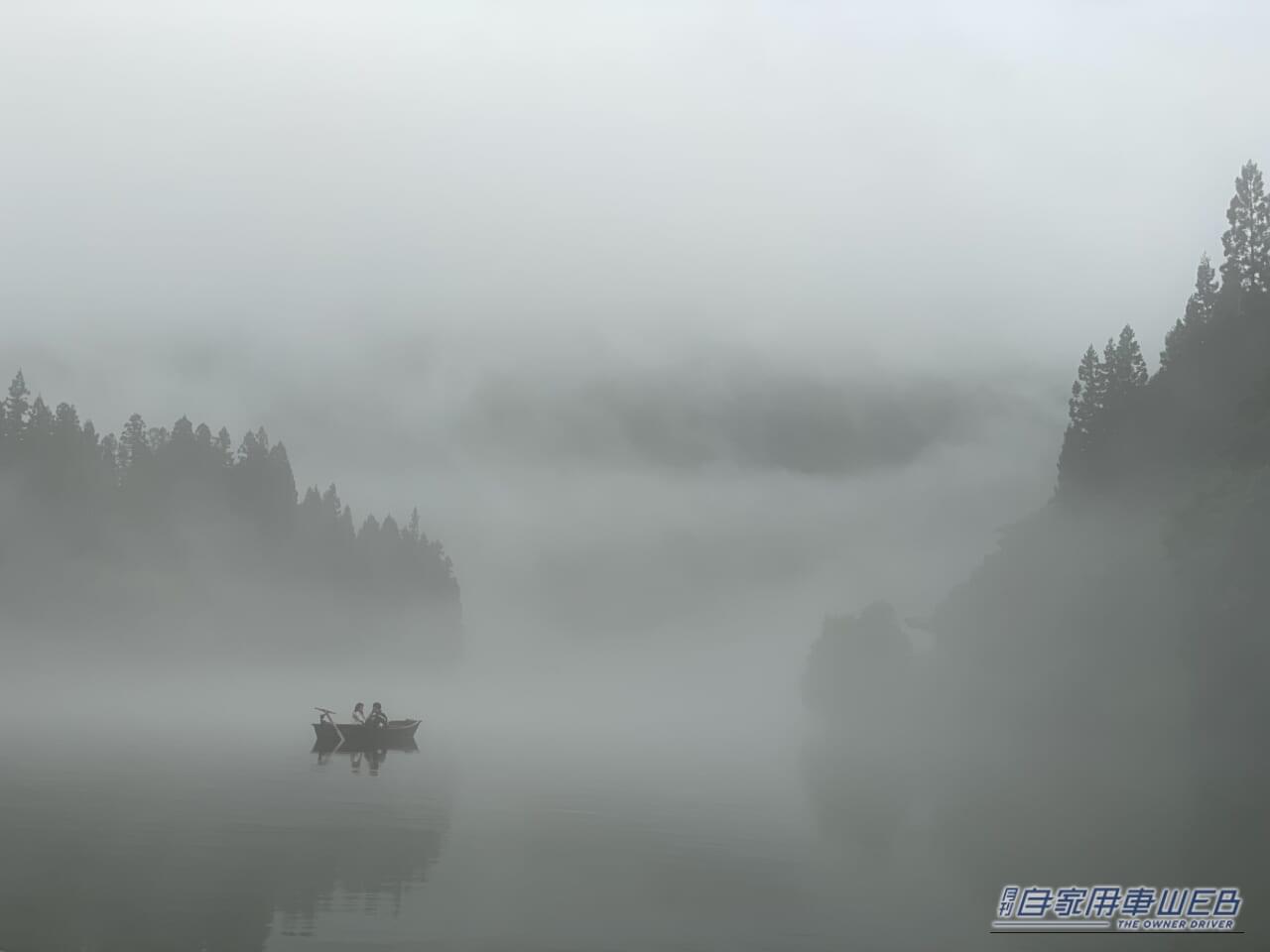 霧の中の霧幻峡の渡し|奥会津金山町で6月に開催! 只見川を彩る、一夜限りのランタンと幻想の渡し舟を体験しよう‼【ドライブにおすすめ観光スポット情報】