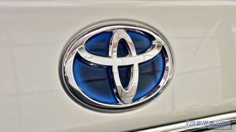 「えっ…今と全然違う」意外と知らないトヨタの初期エンブレム。実はカラフルなデザインで今見ると新鮮！
