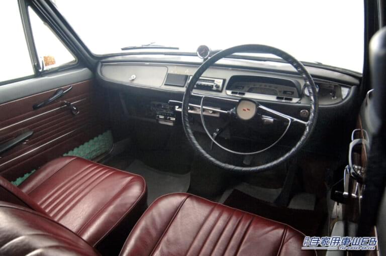 1966年式 subaru スバル 1000  4ドアスタンダード 前列シート 運転席｜「やっぱスバルってスゴい…」60年前に発売した小型車。あまりの先進性に海外有名メーカーが技術を参考に…。しかし庶民には理解されず販売不振となった名車を紹介