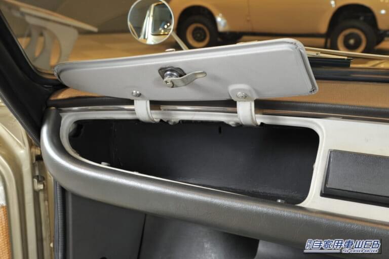 1966年式 subaru スバル 1000 4ドアスタンダード 車内 グローブボックス|「やっぱスバルってスゴい…」60年前に発売した小型車。あまりの先進性に海外有名メーカーが技術を参考に…。しかし庶民には理解されず販売不振となった名車を紹介