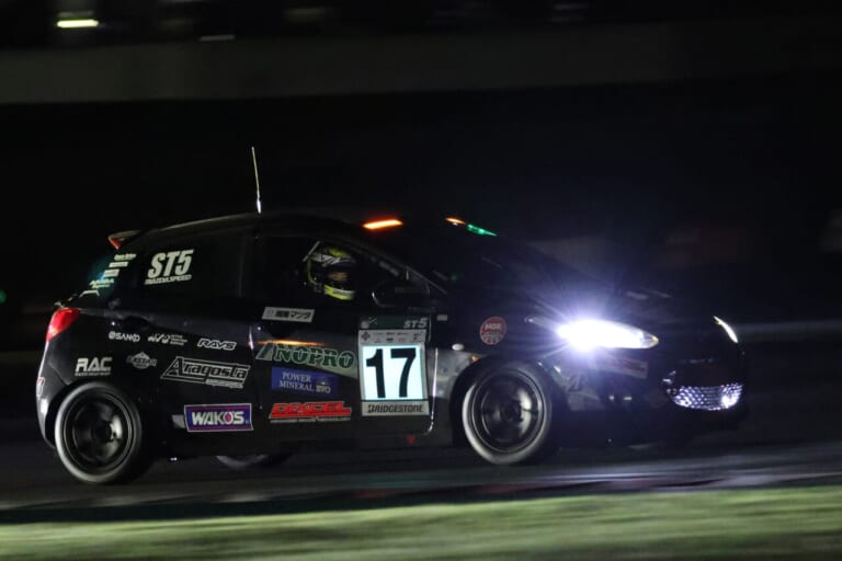 DXLアラゴスタNOPRO☆DEMIO｜【富士24時間レース2026】最小排気量ST-5Fクラスに見る、スーパー耐久のチェッカー至上主義が生んだ不屈の精神