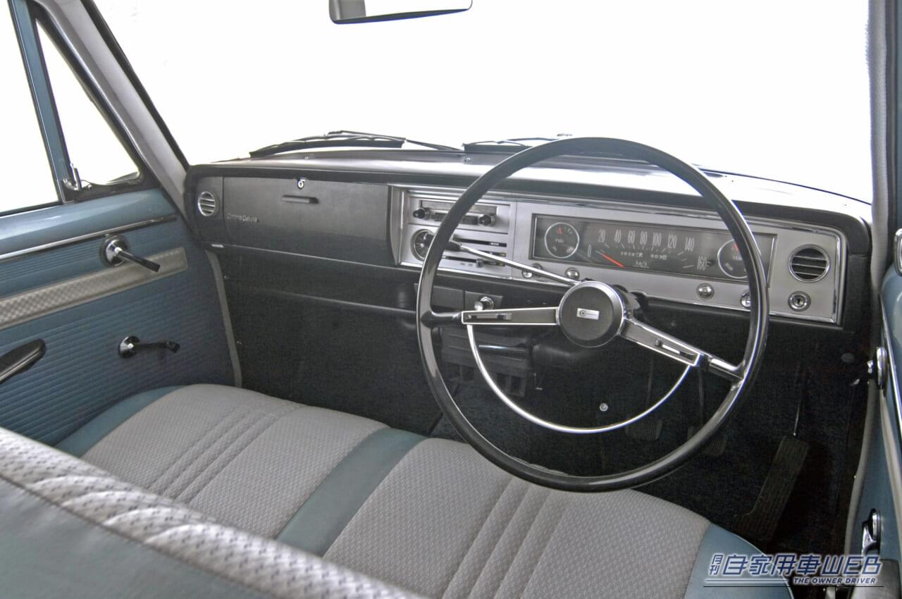 4ドアセダンデラックス(1964年式)運転席|「アローラインという流麗なフォルム」で、来たるべきハイウェイ時代を切り拓いたスタンダード・セダン