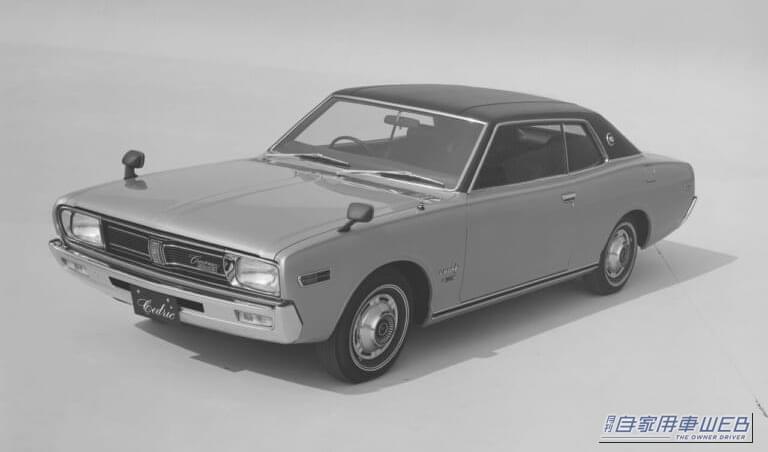 日産 3代目 セドリック 230系 クーペ バイニールーフ レザートップ｜「今のクルマには絶対にないデザイン」驚くほど窓が広い、55年前の国産高級車。日産の歴史に輝く足跡を残した名車を紹介