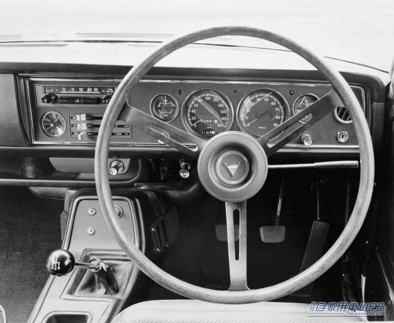 1600GT・5段ミッション 運転席|「アローラインという流麗なフォルム」で、来たるべきハイウェイ時代を切り拓いたスタンダード・セダン