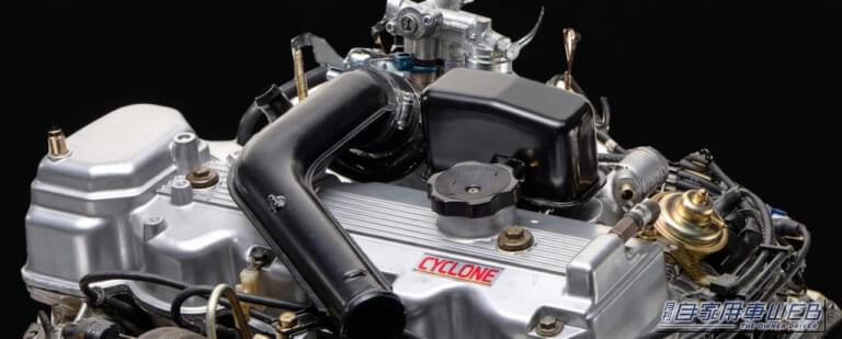 2.6L直列4気筒SOHCターボエンジン（G54B）｜「あのジャッキー・チェンも爆走したFRターボ」直線基調のウェッジシェイプは、今見てもめちゃくちゃスタイリッシュ！