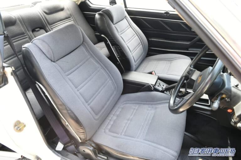 日産 スカイライン ハードトップ 2000ターボGT-E・Xタイプ 車内 シート 運転席 助手席｜「おじさんのクルマというイメージ…」挑戦的なデザインも当時はウケが良くなかった…50年前の日産車。しかし今、評価が高まり中古価格が急騰中！