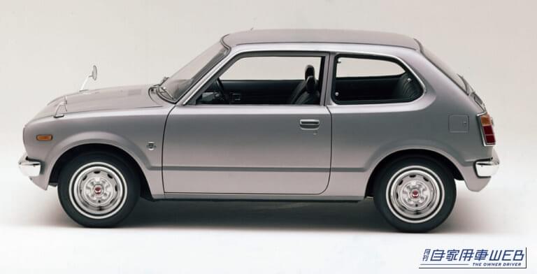 ホンダ 初代 シビック 2ドアDX（1972年）｜「初代の発売は54年前…！」ホンダのキュートな2BOX車が世界的に大ヒット！ 日本車のイメージを一変させた名車を紹介。