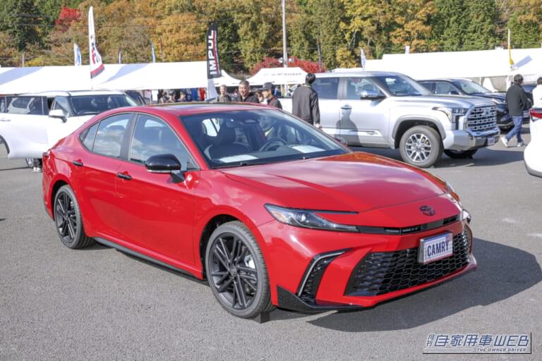 北米生産のトヨタ「カムリ」｜北米生産のトヨタ「カムリ」が右ハンドル仕様で今秋に日本導入へ！ 目標は年間1万台