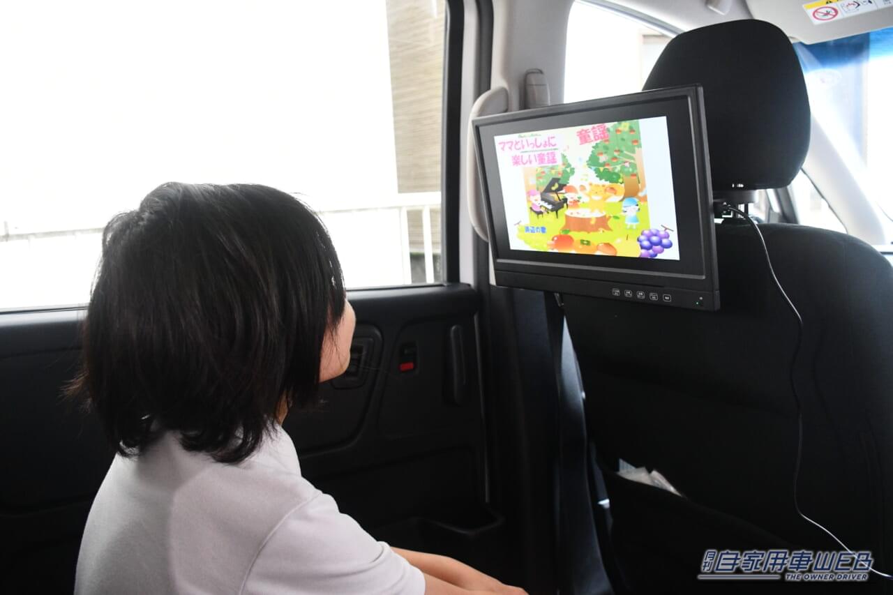 ドン・キホーテ プライベートブランド 伸縮アーム付き車載リアモニター14inch｜「えっ…みんな何で買わないの？」ドンキで見つけた掘り出し物のPBカー用品。実際に装着したら同乗者も大満足！ ドライブが楽しみになりました！