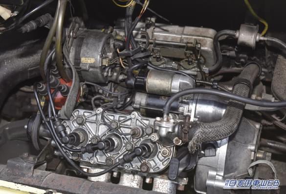 スズキ フロンテ クーペ GX（1971年〜） LC10Wエンジン｜「えっ…コレが軽自動車なの？」55年前のスズキの名車。美しいデザインはもはや小さなスポーツカー。スタイリッシュさで人気を誇ったフロンテ クーペを紹介。