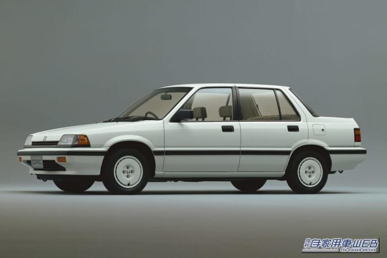 1983年 ホンダ 3代目 シビック 4ドア セダン|「もう43年も前のクルマなのか…」直線的なデザインが今は逆に新鮮! サッチモのCM曲が印象的だった、ホンダのワンダーな名車を紹介。