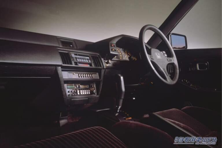 ホンダ 1985年式 2代目 プレリュード 2.0SI 車内 インパネ コンソール｜「もう40年も前なのか…」CM曲のボレロが印象的だったホンダの名車。ボンネットがとんでもなく低く、ヤンエグに大人気だったクーペを紹介