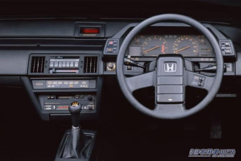 ホンダ プレリュード 1800XX（1982年式） インパネ コンソール 運転席｜「もう40年も前なのか…」CM曲のボレロが印象的だったホンダの名車。ボンネットがとんでもなく低く、ヤンエグに大人気だったクーペを紹介