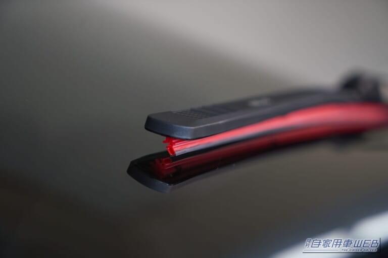 ワールドウィング KIMBLADE ｜「これは革新的だわ…」100年間変わらなかったワイパーの常識が覆る！ あらゆる車種に装着可能！ 雨天のドライブが驚くほど快適になるアイテムを紹介
