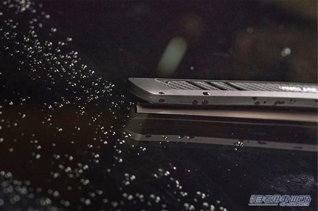 ワールドウィング KIMBLADE コーティング効果解説写真｜「これは革新的だわ…」100年間変わらなかったワイパーの常識が覆る！ あらゆる車種に装着可能！ 雨天のドライブが驚くほど快適になるアイテムを紹介