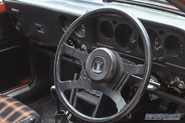 スズキ セルボ CX-G 運転席 インパネ|「えっ…コレが軽自動車なの?」55年前のスズキの名車。美しいデザインはもはや小さなスポーツカー。スタイリッシュさで人気を誇ったフロンテ クーペを紹介。