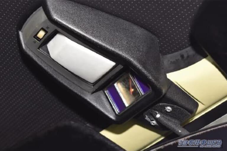スズキ フロンテ クーペ GX（1971年〜） オーバーヘッドコンソール｜「えっ…コレが軽自動車なの？」55年前のスズキの名車。美しいデザインはもはや小さなスポーツカー。スタイリッシュさで人気を誇ったフロンテ クーペを紹介。