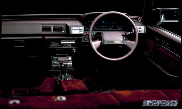 トヨタ 5代目マークⅡ 運転席 ステアリング コンソール 車内｜「実家のクルマ、コレだったわ…」80年代に街でよく見かけた国産車5選。トヨタ・日産・ホンダ・マツダ・三菱…活気のあった日本を象徴するモデルを紹介
