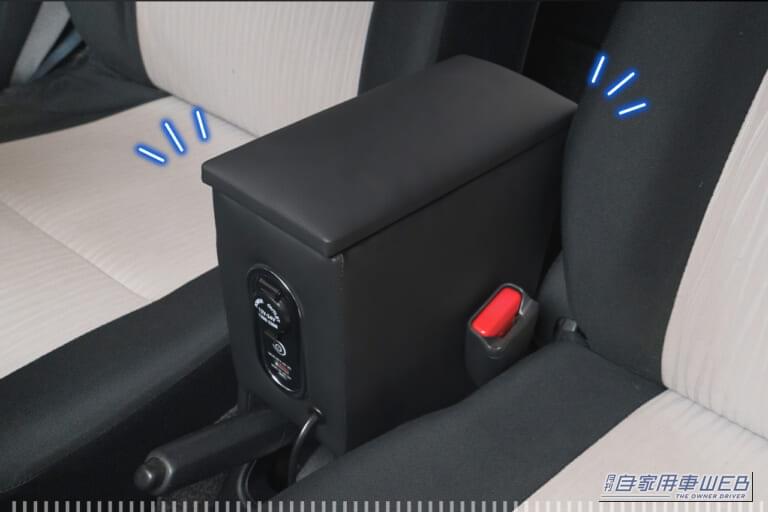 クラフトワークス ミライース専用 LEDコンソールボックス 設置例|「えっ…置くだけで装着できるの?」まるで純正のようなフィット感。デッドスペースを有効活用できるアイテム。幅広い車種に対応する多機能カーグッズを紹介!