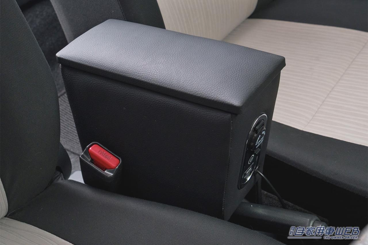 クラフトワークス ミライース専用 LEDコンソールボックス|「えっ…置くだけで装着できるの?」まるで純正のようなフィット感。デッドスペースを有効活用できるアイテム。幅広い車種に対応する多機能カーグッズを紹介!