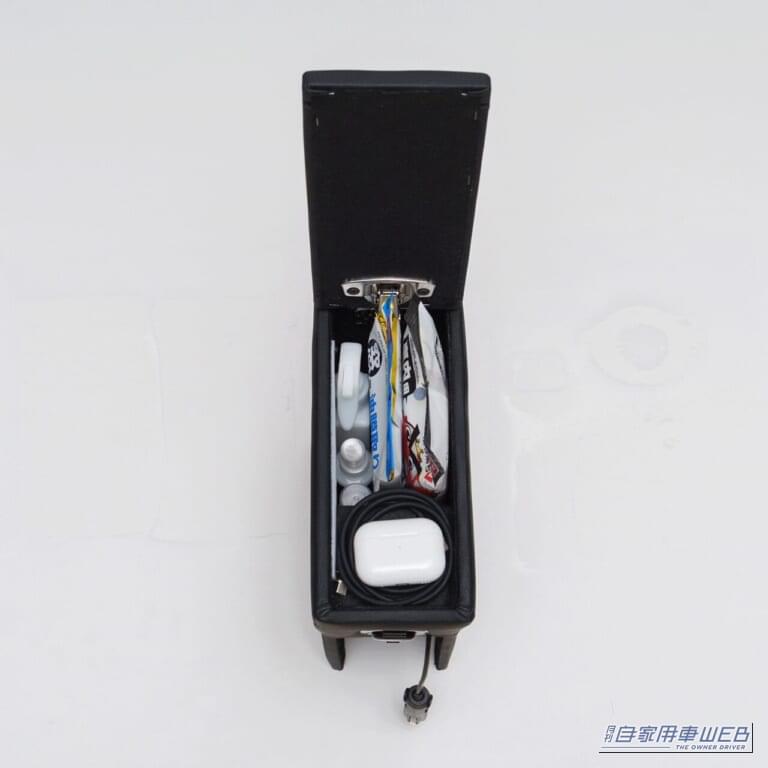 クラフトワークス ミライース専用 LEDコンソールボックス 収納|「えっ…置くだけで装着できるの?」まるで純正のようなフィット感。デッドスペースを有効活用できるアイテム。幅広い車種に対応する多機能カーグッズを紹介!