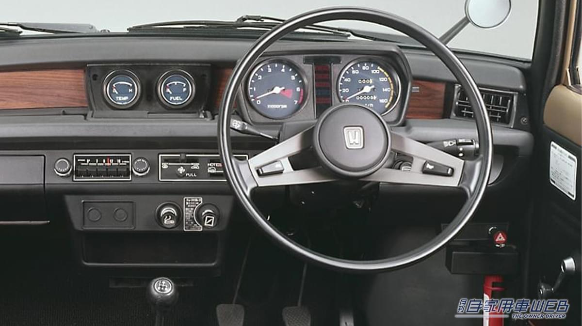 「初代の発売は54年前…！」ホンダのキュートな2BOX車が世界的に大ヒット！ 日本車のイメージを一変させた名車を紹介。