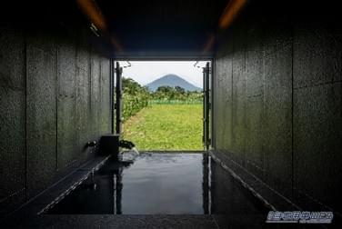 天然温泉の客室風呂|「猛暑が予想されるこの夏は、河口湖の体験型ドームテントでアクティビティ三昧、楽しもう!」大自然に囲まれた県内最大級のリゾート施設『グランピングヴィレッジ富士河口湖』