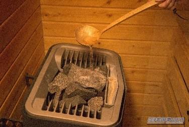天然温泉の客室風呂｜「猛暑が予想されるこの夏は、河口湖の体験型ドームテントでアクティビティ三昧、楽しもう！」大自然に囲まれた県内最大級のリゾート施設『グランピングヴィレッジ富士河口湖』