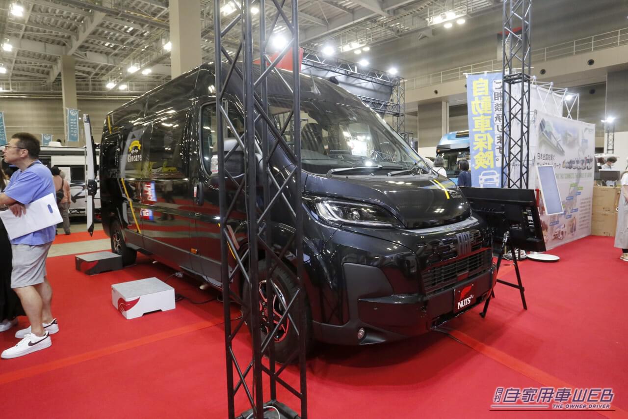 |「清木場俊介」とのコラボから生まれた究極の「遊び屋」キャンパー。愛用バイクを積んで「寝る」「食う」「遊ぶ」を満喫できる夢のRVの見どころを解説。