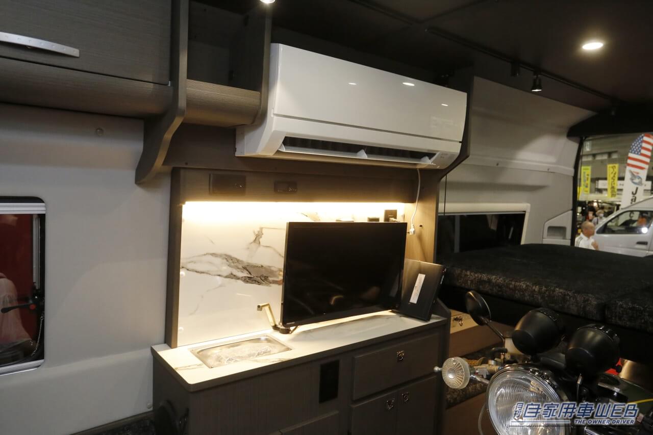 ｜「清木場俊介」とのコラボから生まれた究極の「遊び屋」キャンパー。愛用バイクを積んで「寝る」「食う」「遊ぶ」を満喫できる夢のRVの見どころを解説。
