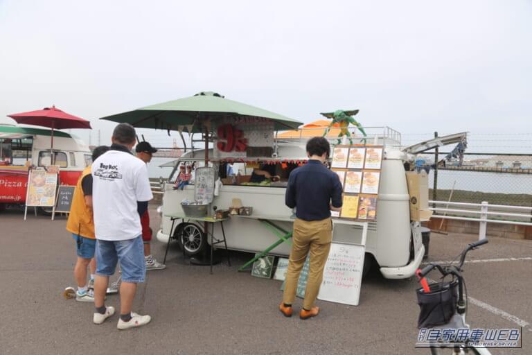 ストリートVWsジャンボリー会場 フードコート|空冷VWの祭典「ストリートVWsジャンボリー」会場で見つけた注目車たち。タイプ1、タイプ2、カルマンギア…。それぞれのスタイルで魅せる奥深き世界