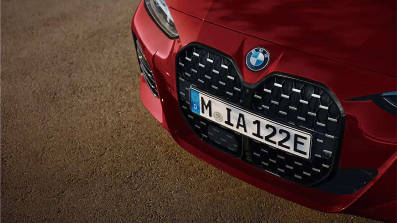 BMW 4シリーズ グラン クーペ「Edition Shadow」|【艶やかなキドニーグリル注目!】BMW 4シリーズに豪華装備を標準化した「Edition Shadow」が追加