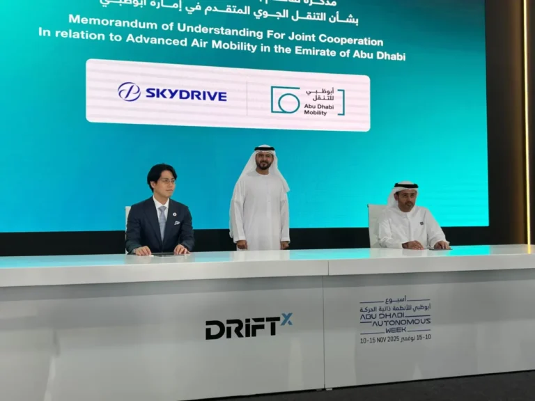 UAEアブダビの交通システムを統括する政府組織との調印式の様子。｜空飛ぶクルマが瀬戸内海を飛ぶ！累計300フライト・427機受注、日本発「SKYDRIVE」実用化へどこまで進んでる？