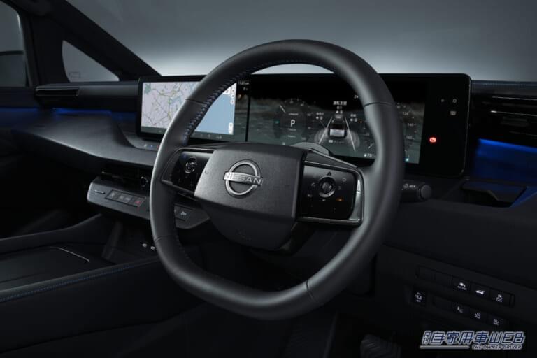 エルグランドAUTECH｜路面に車名を投影、22スピーカーの音響、さざ波モチーフのナッパレザー……ベース車がすでに高級なのに、さらに上を行く「新型エルグランド」純正カスタムの仕上がりとは？
